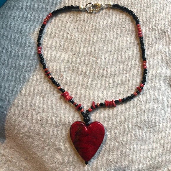 Fun Folk Heart Collier Necklace (with gift box!) - Picture 5 of 6